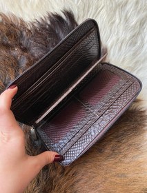 تصویر کیف دور زیپ زنانه، تهیه شده از چرم طبیعی، موجود در رنگبندی 