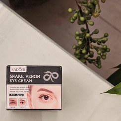 تصویر کرم دور چشم مار 