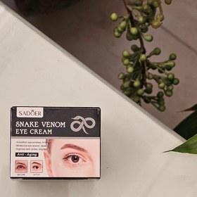 تصویر کرم دور چشم مار 