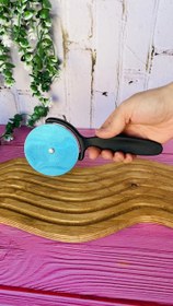 تصویر پیتزابر یا کاتر Pizza cutter or cutter