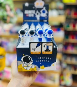 تصویر مداد بی نهایت فضانورد 