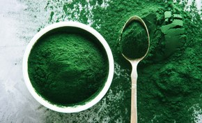 تصویر پودر جلبک اسپیرولینا 100 درصد خالص زینوفل 100 گرم 