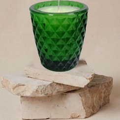 تصویر شمع شیشه‌ای کوچک لیوانی با رایحه کاج 