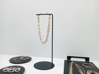 تصویر استند جواهرات فلزی رومیزی آرکیا 