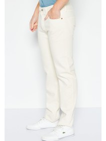 تصویر شلوار جین مردانه کمر راسته ساده غیر کشی، رنگ سفید مایل به کرم برند levi's Men Straight Fit Plain Non Stretchable Denim Jeans, Off White