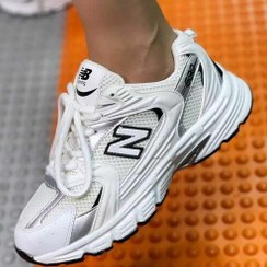 تصویر کتونی نیوبالانس زنانه دخترانه کفش ونس اسپورت اسپرت سفید مشکی new balance newbalance لژدار لژ دار نرم شیک طبی سبک راحت 