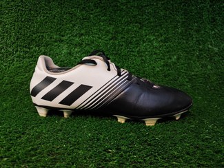 تصویر کتونی کفش استوک دار چمنی اورجینال آدیداس سایز۴۴ Football shoes