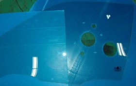 تصویر شیشه درب جلو چپ رنگی پراید صبا شرکتی 