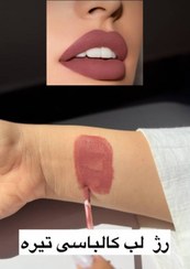 تصویر رژلب کالباسی تیره 