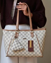 تصویر کیف چرم زنانه مجلسی و جادار طرح مارک کد ۱۳۰ - ک 