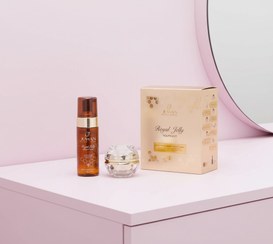 تصویر بسته جوانساز پوست ژوان مدل رویال ژلی 