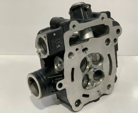 تصویر سر سیلندر RS200 و NS200 انژکتور cylinder head 