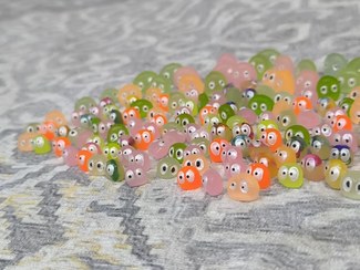 تصویر مجسمه دکوری شبتاب طرح میکروب 