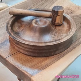 تصویر گردو شکن 