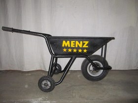 تصویر فرغون گلخانه ای ضد پوسیدگی MENZ برای مناطق مرطوب کشور. MENZ anti-rot greenhouse wheelbarrow for humid areas of the country.