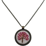 تصویر گردنبند گلدوزی شکوفه گیلاس 