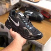 تصویر کفش اسپرت مردانه نایکی زوم رنگ مشکی و سفید با زیره اسپیسر 