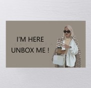 تصویر لیبل i'm here unbox me 