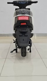 تصویر موتورسیکلت برقی VESPA مدل VINO رنگ سفید سفارش اروپا 