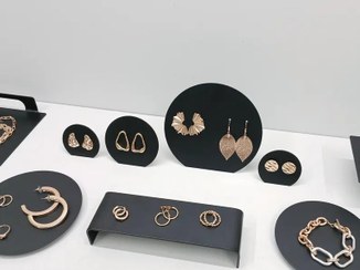 تصویر استند جواهرات لونا 