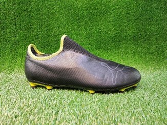 تصویر کفش کتونی فوتبال استوک دار چمنی اورجینال پوما سایز 44 Soccer shoes