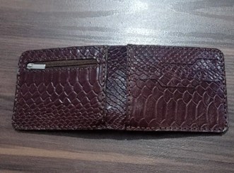 تصویر کیف پول جیبی مردونه رنگ زرشکی روکو Charmbarana