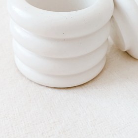 تصویر بانکه کوچک در دار 