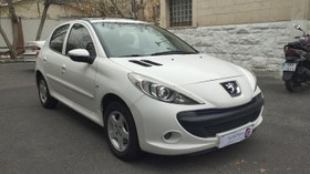 تصویر پژو 207 مدل 1401 ا دنده ای سقف شیشه ای دنده ای سقف شیشه ای