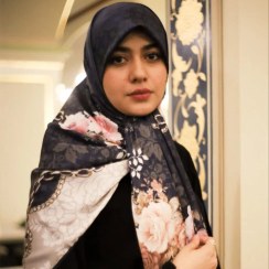 تصویر روسری مجلسی لوکس ابریشمی طرح گل‌نواز 