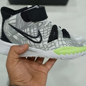 تصویر کتونی بچه گانه نایک کایری‌ ۷ بروکلین طوسی Nike Kyrie 7 Brooklyn Beats 