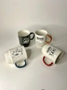 تصویر ماگ سرامیکی استندی تکست دسته رنگی 