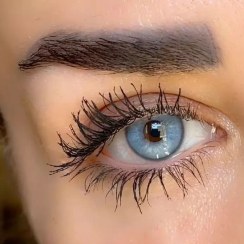 تصویر لنز سلنا بلو جینز آبی روشن دور دار 