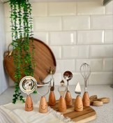 تصویر ابزار دسته چوبی لبخند 