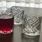 تصویر لیوان چرخشی طرح خشتی 