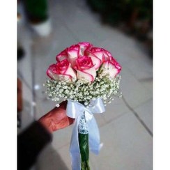 تصویر دسته گل عروس رز سفید لب صورتی a1311 