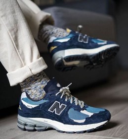 تصویر کفش رانینگ نیوبالانس ۲۰۰۲ آر سورمه ای New balance 2002R 