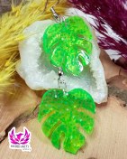 تصویر گوشواره رزینی برگ انجیری سبز فسفری نشکن 