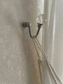 تصویر گل میخ دکوراتیو 