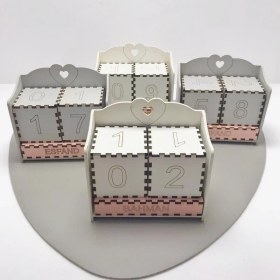 تصویر تقویم رومیزی طرح قلب 