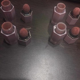 تصویر رژگونه شیگلم رژگونه طرح شیگلم شش ضلعی مات و مخملی شماره 1مرجانی قرمز تیره