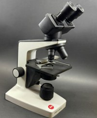 تصویر میکروسکوپ آلمانی برند لایتس مدل HM _LUX HM_lux