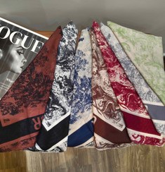 تصویر مینی اسکارف دیور طرح جنگل - زرشکی 