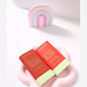 تصویر رژگونه استیکی 