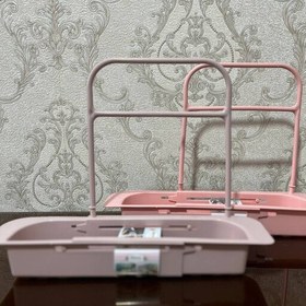 تصویر جا اسکاچی کشویی و گاردسینک در رنگهای زیبا. وسیله ای کاربردی برای آشپزخانه 