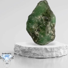 تصویر سنگ زمرد طبیعی بدون تراش 
