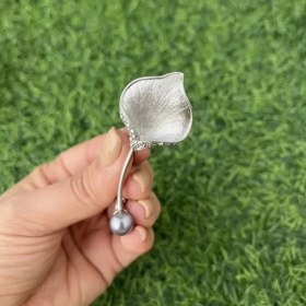 تصویر کد A-215 | گل سینه گلبرگ نقره ای 