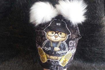 تصویر کلاه بچه گانه تدی نشسته پسرانه رنگ مشکی boys teddy hat black