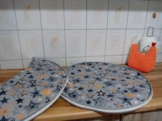 تصویر جانونی مخصوص نان تافتون هم گرد هم نیم دایره 