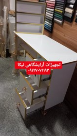 تصویر میز ناخن تک نفره نوار طلایی با استند لاک 