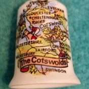 تصویر انگشتانه قدیمی کلکسیونی چینی انگلیسی آکبند با طرح The Cotswolds 